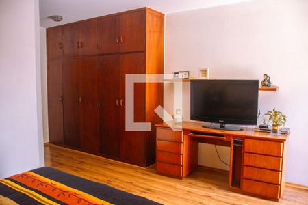 Casa à venda com 179m², 4 quartos e 2 vagasSuíte 3