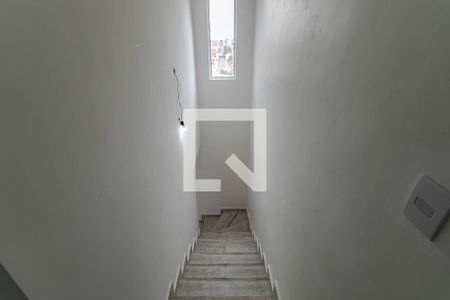 Escada de casa de condomínio para alugar com 2 quartos, 60m² em Alto Ipiranga, Mogi das Cruzes