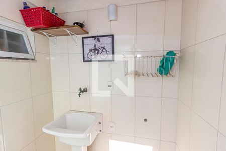 Casa para alugar com 55m², 2 quartos e 3 vagas Casa para alugar com 55m², 2 quartos e 3 vagasBanheiro de serviço