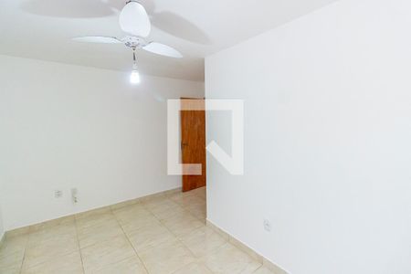 Casa para alugar com 55m², 2 quartos e 3 vagas Casa para alugar com 55m², 2 quartos e 3 vagasSuíte