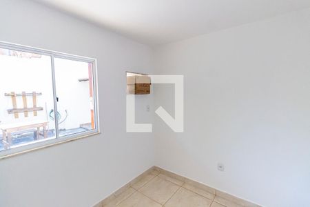 Quarto de casa para alugar com 2 quartos, 55m² em Irajá, Rio de Janeiro