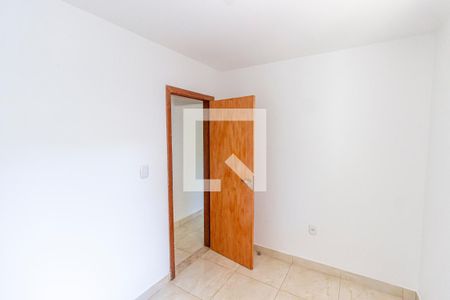 Quarto de casa para alugar com 2 quartos, 55m² em Irajá, Rio de Janeiro