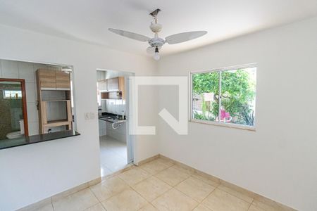 Sala de casa para alugar com 2 quartos, 55m² em Irajá, Rio de Janeiro