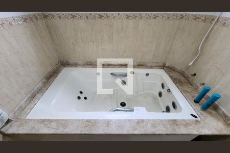 Banheiro 2 de casa para alugar com 3 quartos, 120m² em Vila Sao Jorge, Santos