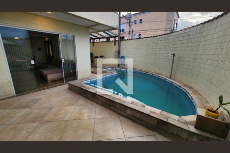 Casa para alugar com 120m², 3 quartos e 2 vagas Casa para alugar com 120m², 3 quartos e 2 vagasPiscina
