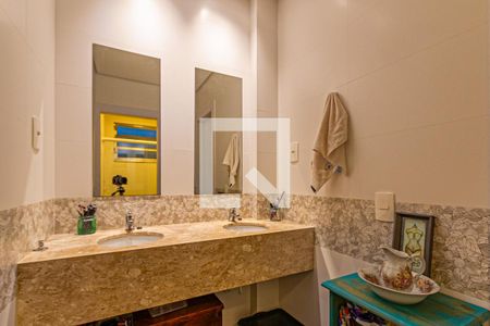 Apartamento para alugar com 250m², 3 quartos e 2 vagas Apartamento para alugar com 250m², 3 quartos e 2 vagasBanheiro 2