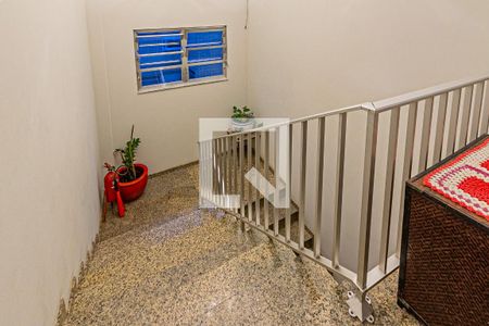 Apartamento para alugar com 250m², 3 quartos e 2 vagas Apartamento para alugar com 250m², 3 quartos e 2 vagasEscada