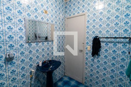Casa à venda com 220m², 4 quartos e 2 vagasCasa 2 - Banheiro 1