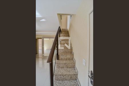 Escada de apartamento à venda com 3 quartos, 166m² em Jardim São Pedro, Porto Alegre