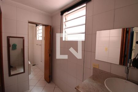 Casa à venda com 200m², 2 quartos e 1 vagaBanheiro