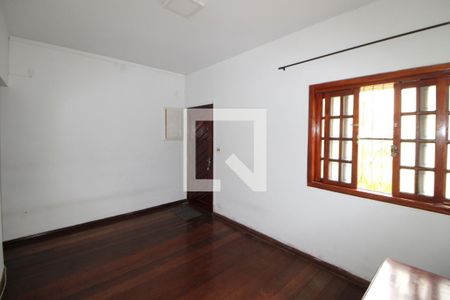 Casa à venda com 200m², 2 quartos e 1 vagaSala