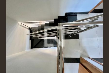 Escada de casa à venda com 3 quartos, 125m² em Europa, Contagem