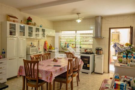 Casa à venda com 252m², 3 quartos e 5 vagasCozinha 