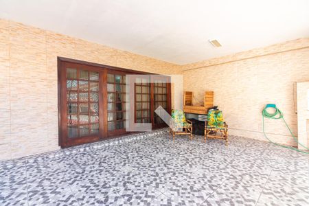 Casa à venda com 320m², 4 quartos e 3 vagas Casa à venda com 320m², 4 quartos e 3 vagasFachada