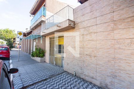 Casa à venda com 320m², 4 quartos e 3 vagas Casa à venda com 320m², 4 quartos e 3 vagasFachada