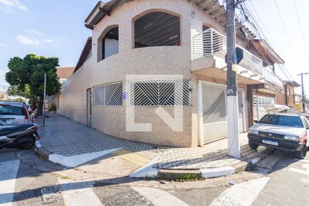 Casa à venda com 320m², 4 quartos e 3 vagas Casa à venda com 320m², 4 quartos e 3 vagasFachada