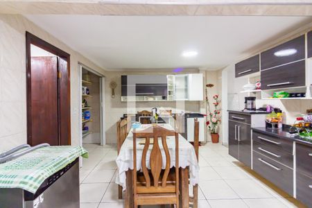 Casa à venda com 320m², 4 quartos e 3 vagas Casa à venda com 320m², 4 quartos e 3 vagasCozinha