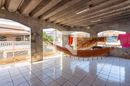 Casa à venda com 320m², 4 quartos e 3 vagas Casa à venda com 320m², 4 quartos e 3 vagasCobertura