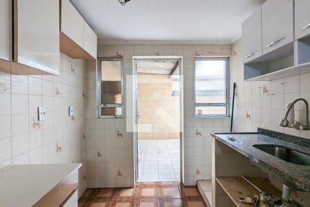 Casa de condomínio para alugar com 169m², 3 quartos e 2 vagas Casa de condomínio para alugar com 169m², 3 quartos e 2 vagasCozinha da casa 2