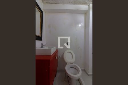 Casa à venda com 130m², 3 quartos e 1 vagaBanheiro 02