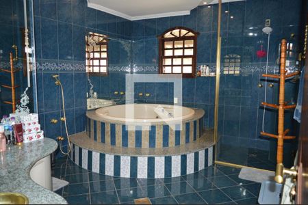 Casa à venda com 550m², 4 quartos e 4 vagasBanheiro da suite