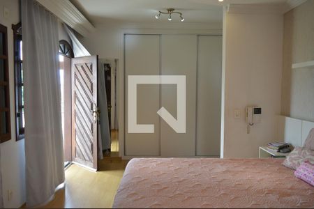 Casa à venda com 550m², 4 quartos e 4 vagasSuite