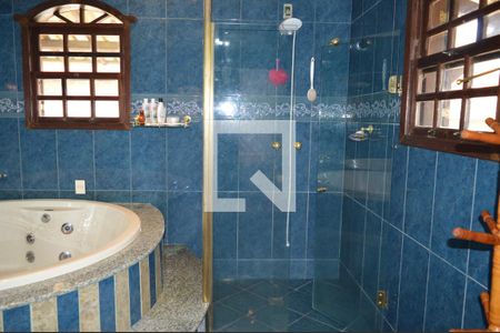 Casa à venda com 550m², 4 quartos e 4 vagasBanheiro da suite