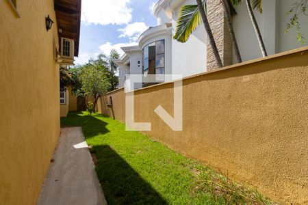 Casa de condomínio à venda com 330m², 3 quartos e 6 vagasQuintal