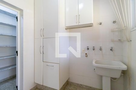 Casa de condomínio à venda com 330m², 3 quartos e 6 vagasÁrea de serviço