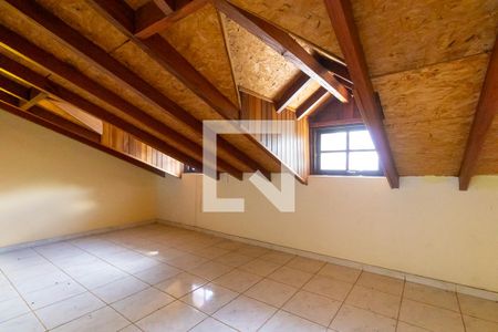 Casa de condomínio à venda com 330m², 3 quartos e 6 vagasSótão