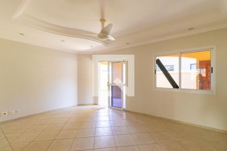 Sala de TV de casa de condomínio à venda com 3 quartos, 330m² em Loteamento Alphaville Campinas, Campinas
