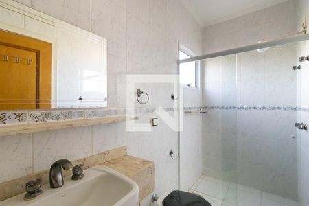 Casa de condomínio à venda com 330m², 3 quartos e 6 vagasBanheiro da suíte 2