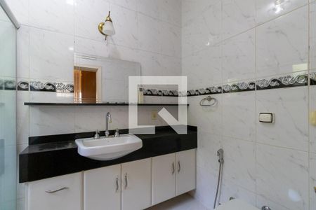 Casa de condomínio à venda com 330m², 3 quartos e 6 vagasBanheiro da suíte 1