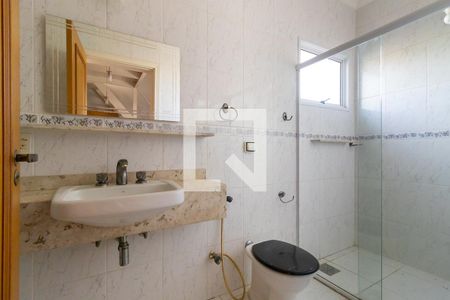 Casa de condomínio à venda com 330m², 3 quartos e 6 vagasBanheiro da suíte 2