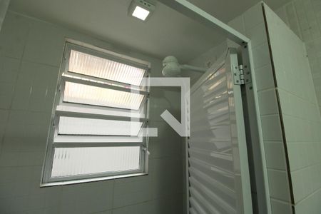 Banheiro de casa para alugar com 2 quartos, 45m² em Vila Valqueire, Rio de Janeiro