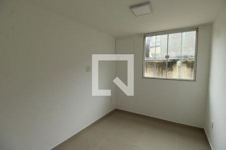 Quarto 2 de casa para alugar com 2 quartos, 45m² em Vila Valqueire, Rio de Janeiro