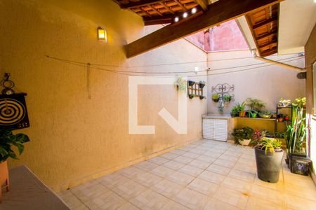 Casa à venda com 180m², 2 quartos e 3 vagasQuintal