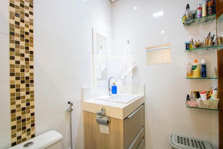 Casa à venda com 180m², 2 quartos e 3 vagasBanheiro do quarto 1