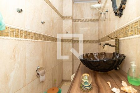 Casa à venda com 102m², 2 quartos e 1 vagaBanheiro