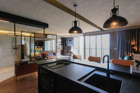 Sala/Cozinha de apartamento à venda com 1 quarto, 57m² em Pinheiros, São Paulo