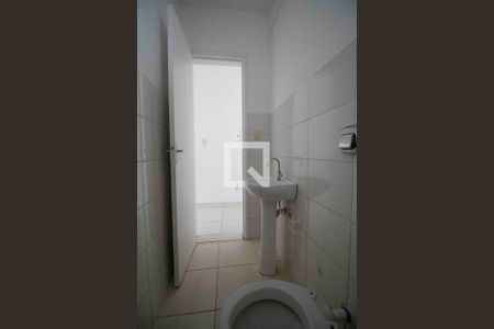 Banheiro de kitnet/studio para alugar com 1 quarto, 40m² em Setor Aeroporto, Goiânia