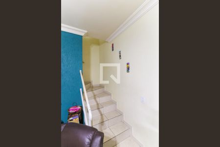 Escada de casa à venda com 2 quartos, 120m² em Parque Pinheiros, Taboão da Serra