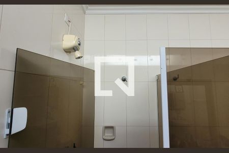 Casa para alugar com 263m², 3 quartos e 6 vagasBanheiro