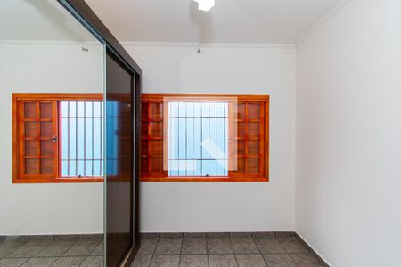 Casa à venda com 250m², 3 quartos e 4 vagas Casa à venda com 250m², 3 quartos e 4 vagasQuarto 2