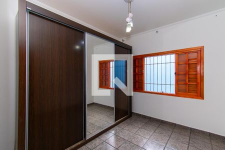 Casa à venda com 250m², 3 quartos e 4 vagas Casa à venda com 250m², 3 quartos e 4 vagasQuarto 2