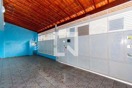 Casa à venda com 250m², 3 quartos e 4 vagas Casa à venda com 250m², 3 quartos e 4 vagasGaragem