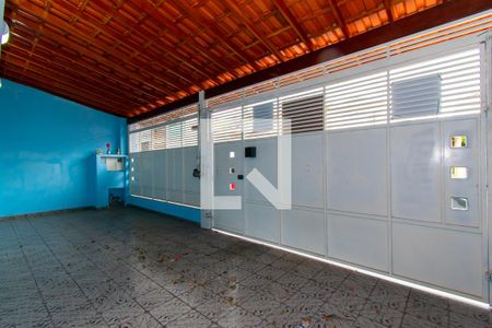 Casa à venda com 250m², 3 quartos e 4 vagas Casa à venda com 250m², 3 quartos e 4 vagasGaragem