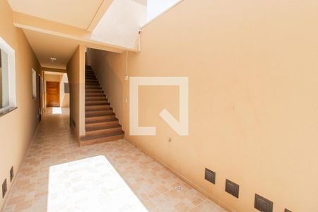Apartamento para alugar com 60m², 2 quartos e sem vaga Apartamento para alugar com 60m², 2 quartos e sem vagaEscada