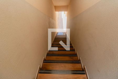 Apartamento para alugar com 60m², 2 quartos e sem vaga Apartamento para alugar com 60m², 2 quartos e sem vagaEscada