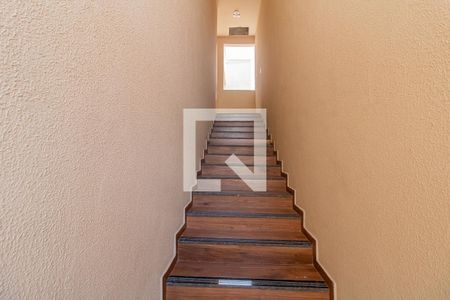 Apartamento para alugar com 60m², 2 quartos e sem vaga Apartamento para alugar com 60m², 2 quartos e sem vagaEscada
